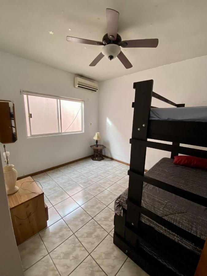 La Casa Rosa Monterrey Villa Exterior photo