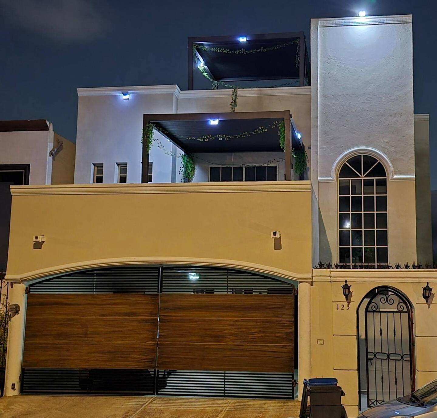 La Casa Rosa Monterrey Villa Exterior photo